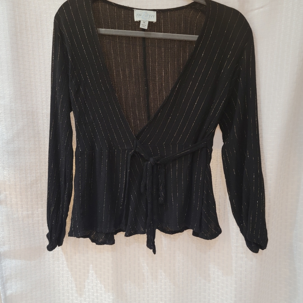 💥5/$15 Jun&Ivy Wrap Top Sz M